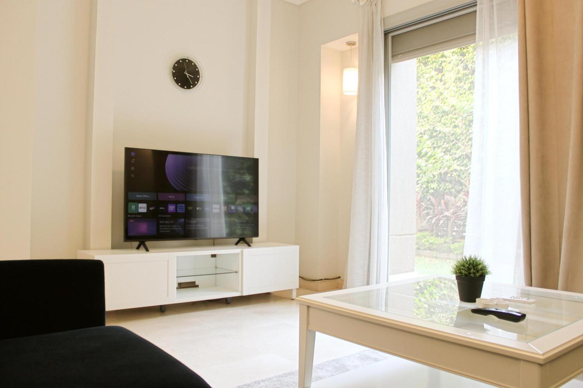Modern 1br In Palm Hills Near Auc New Cairo